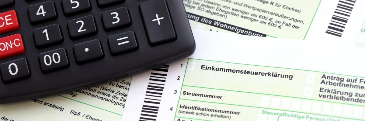 German Annual Income Tax Return Declaration And Calculator Lies On Accountant Table Close Up. The Concept Of Taxpaying Period In Germany - Escritório de Contabilidade em São Paulo | Revicont Contabilidade